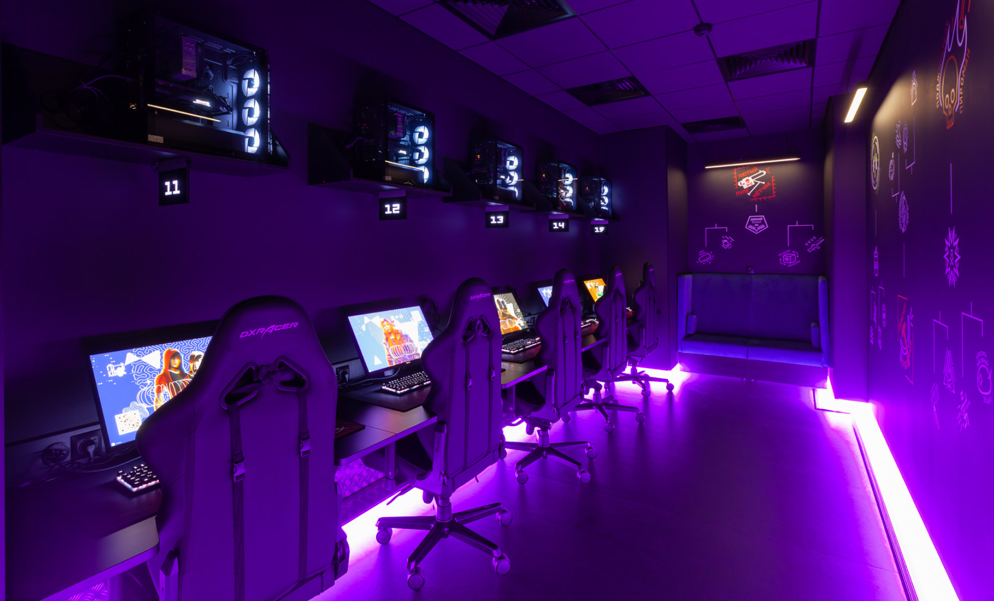 модель компьютерных столов