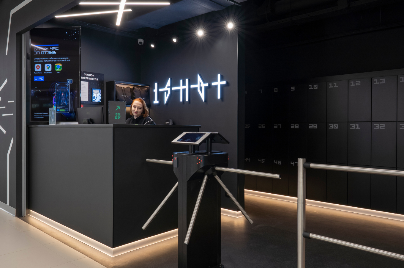 турникет с экраном и планшетом