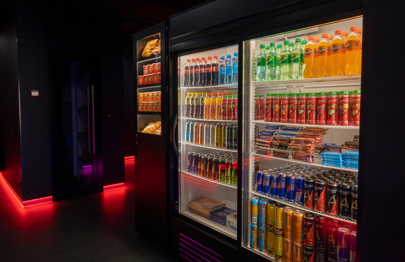 напитки и перекус в компьютерном клубе