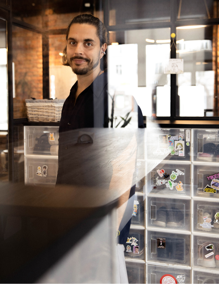 Так что наш офис в Екатеринбурге я выкупил себе и сделал проект по ремонту