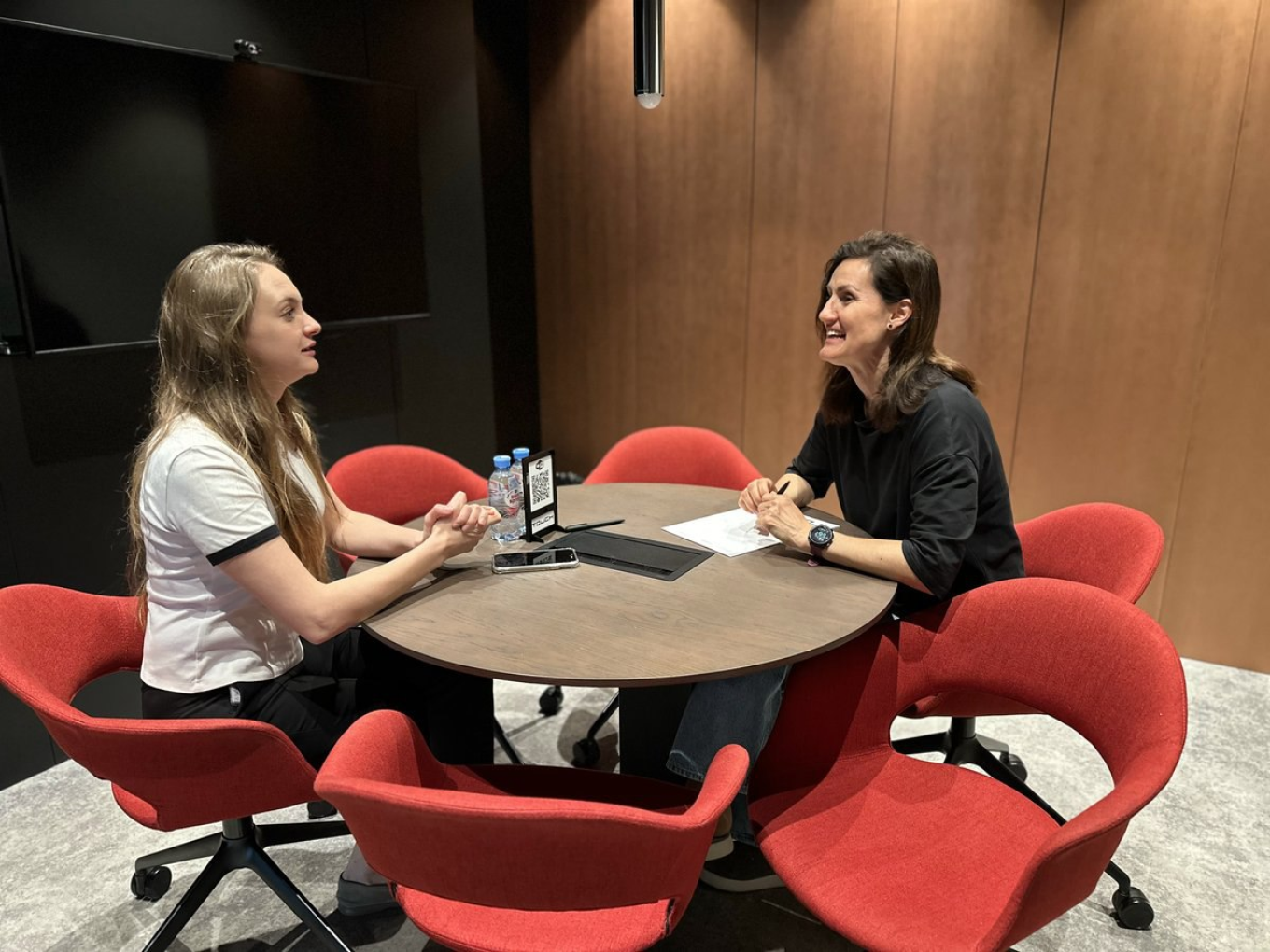 HR компании TOUCH проводит интервью