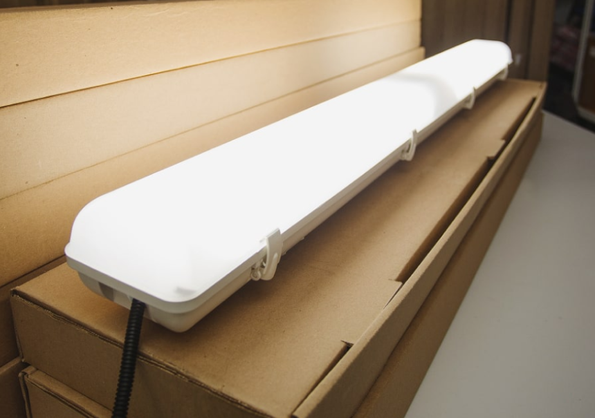 Светодиодный светильник с опаловым рассеивателем