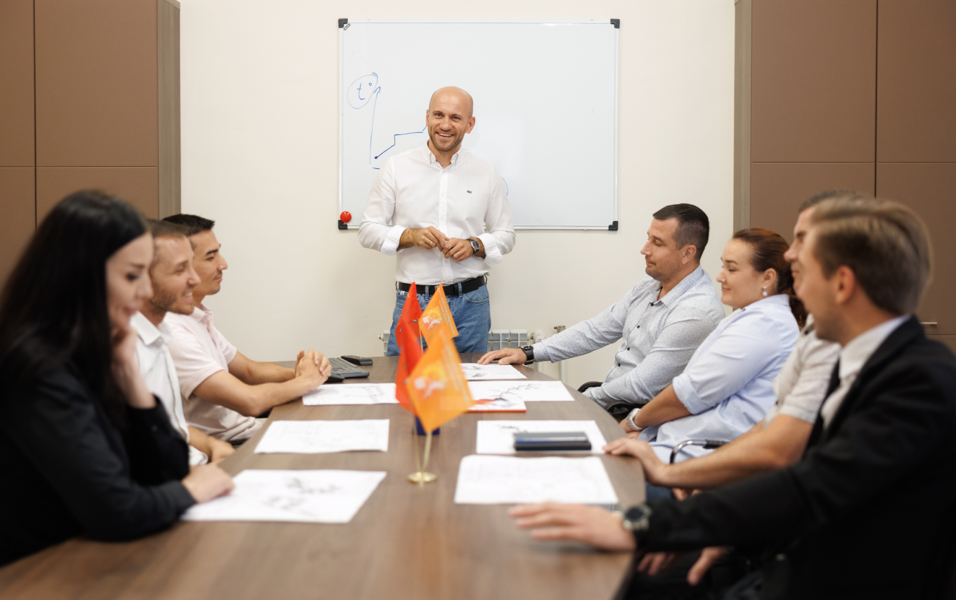 Обсуждение идей и обратная связь от руководства - одни из основных этапов работы с сотрудниками