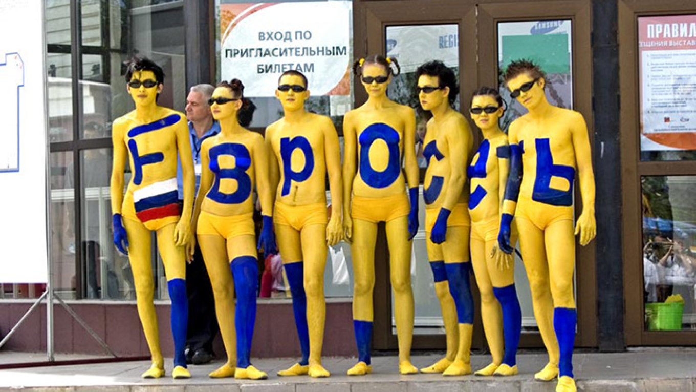 В 2000-х годах скандальной партизанской рекламой славилась Евросеть