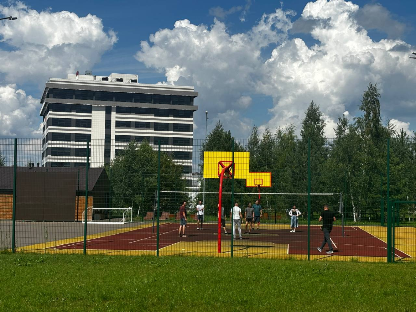 Уличные офисные игры