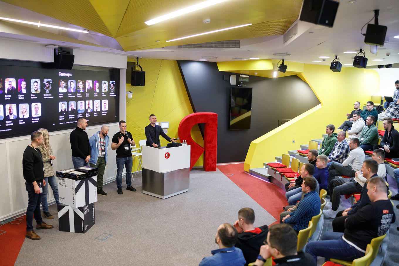 Курсы Академии Авто.ру Бизнес в офисе Яндекс: IT данные и аналитика Авто.ру при разработке обучения и решений для дилеров