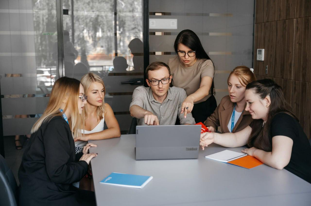 Команда ЦКР усердно работает над выполнением задач