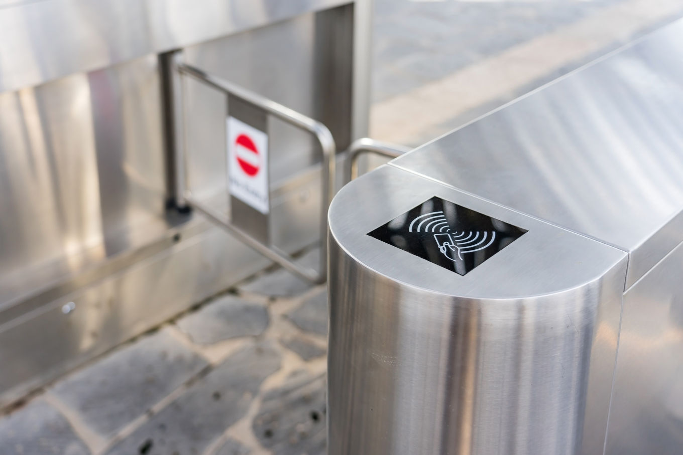 Турникет в СКУД на предприятии