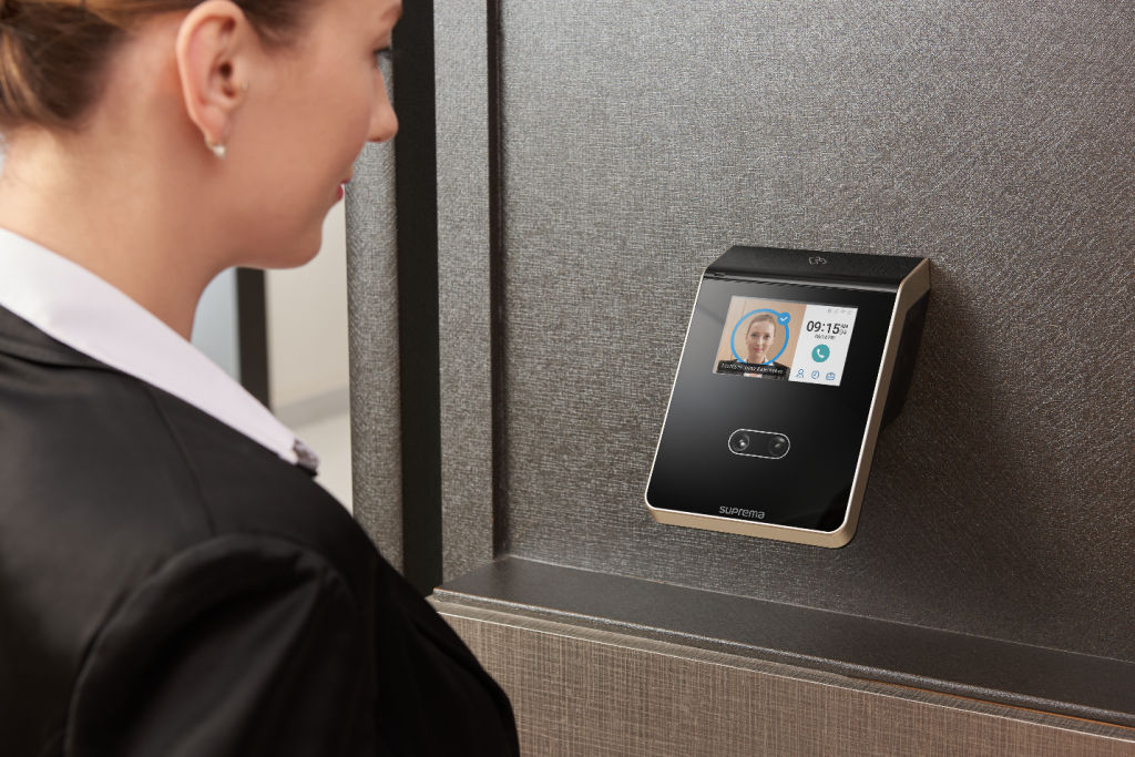 Терминал для идентификации сотрудников по лицу