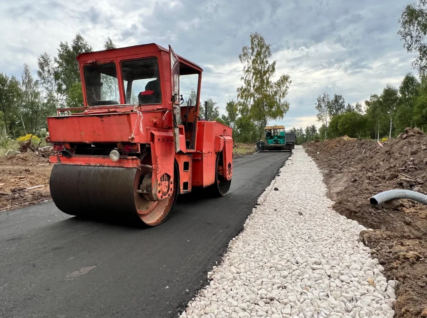 Строительные работы подъездной дороги к коттеджному поселку бизнес-класса Lakeside Residence