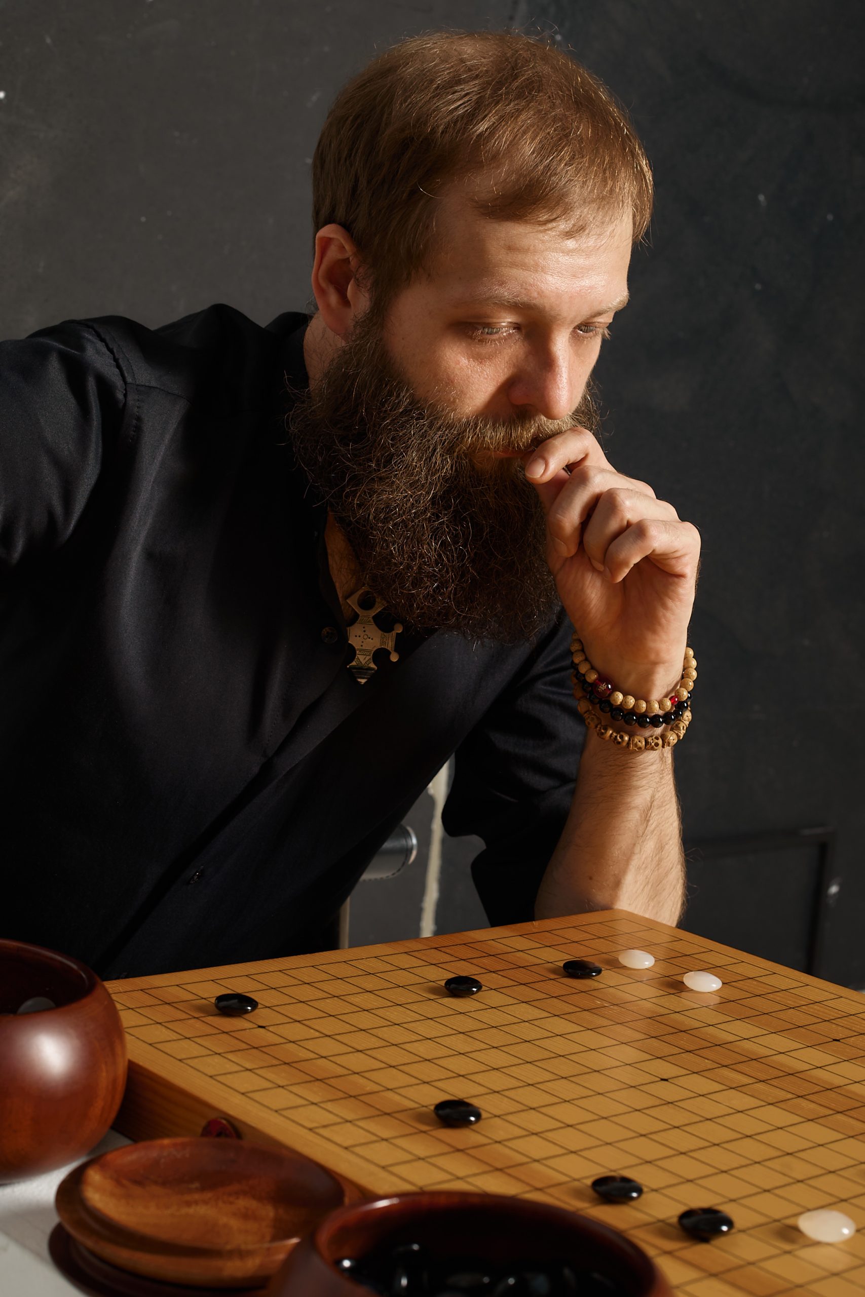 Учитель Го использует игру как стратегический инструмент для бизнеса