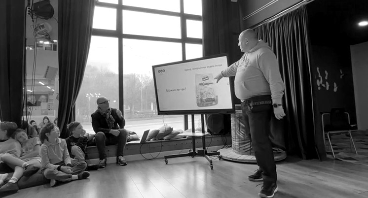 Антон Буланов, Вадим Богдан рассказывают ученикам Талантвилль о брендинге