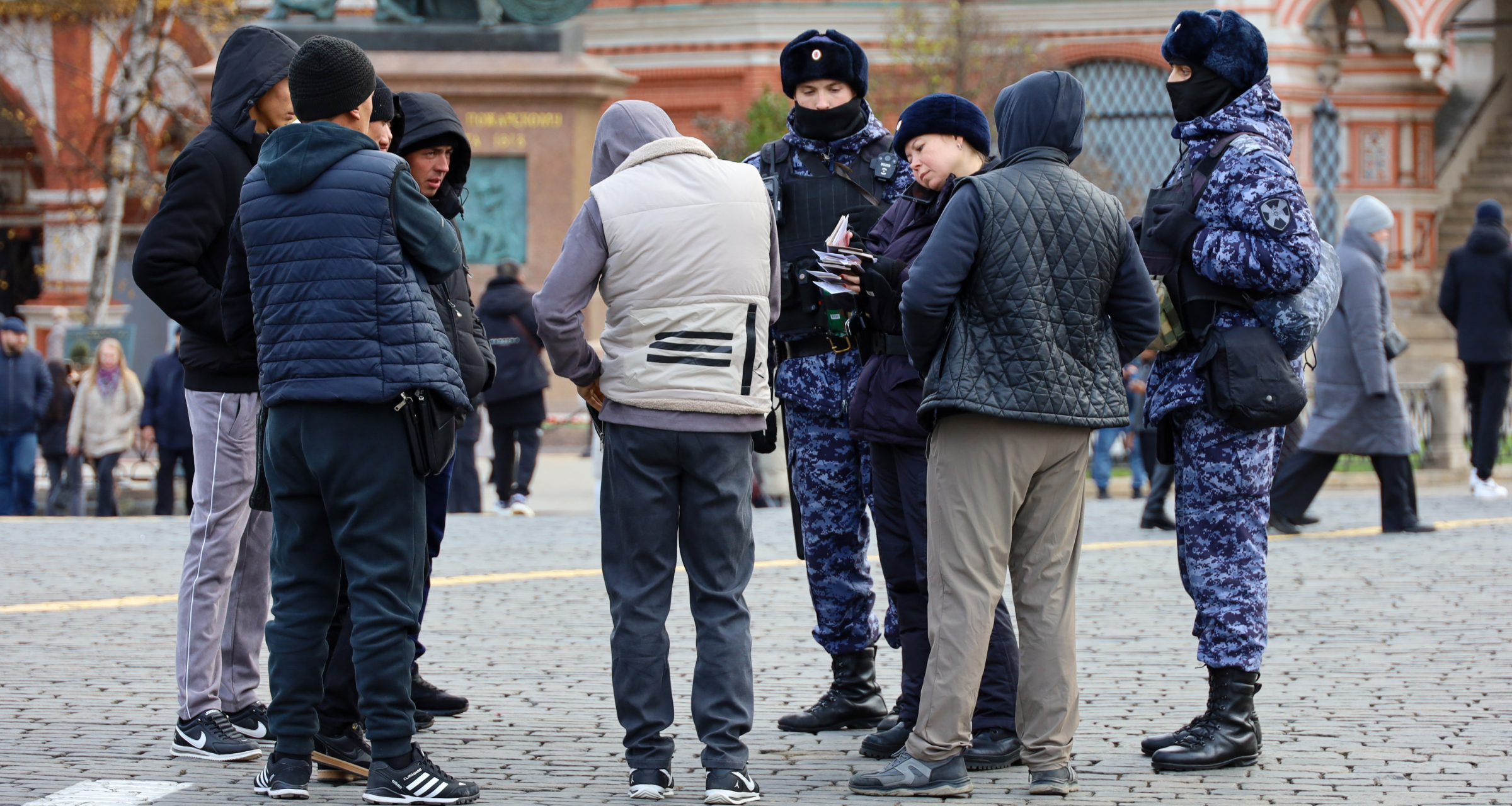 В Москве и области проведут эксперимент по усилению контроля за мигрантами