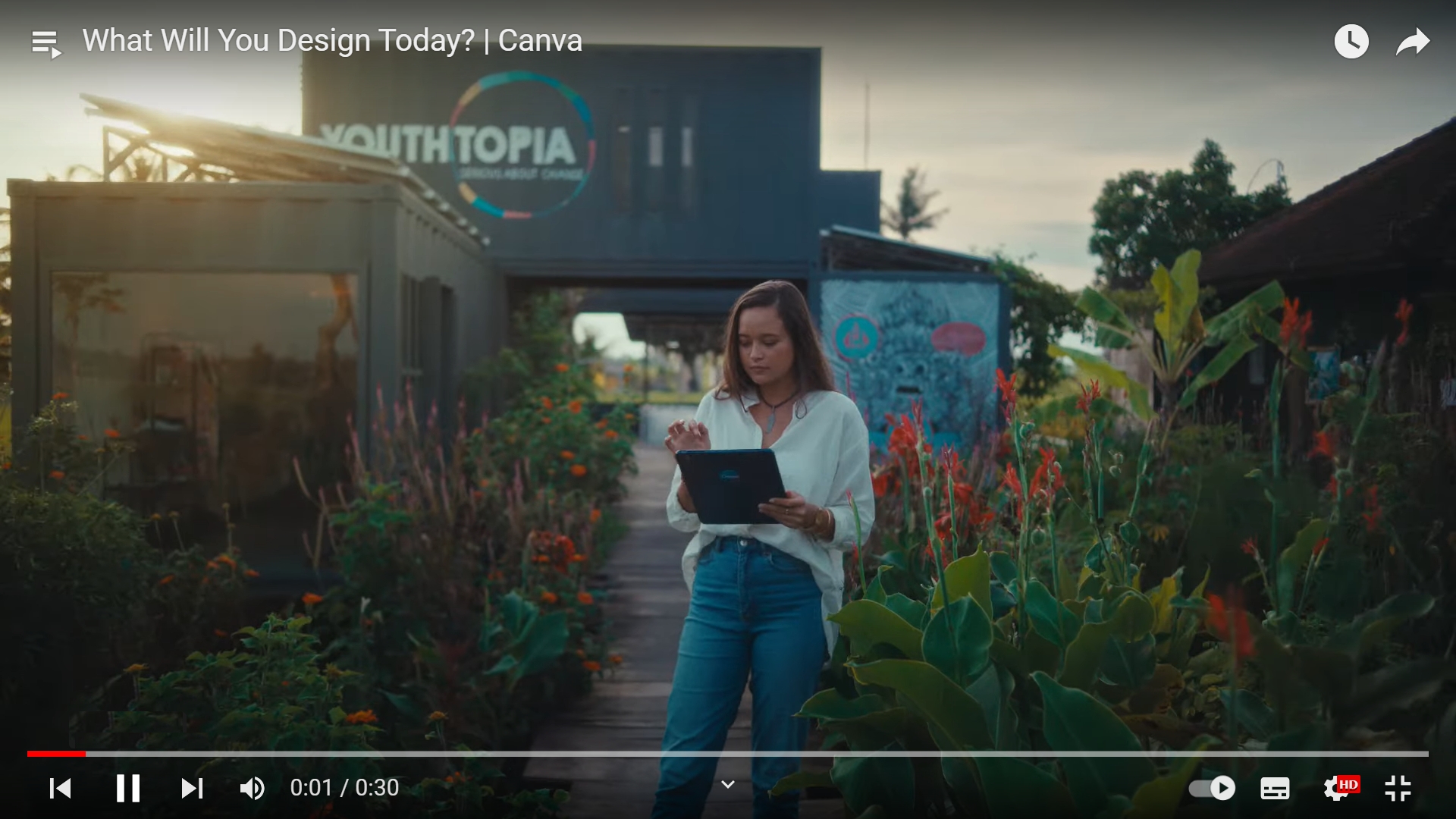 Мелати Вийсен в ролике от Canva