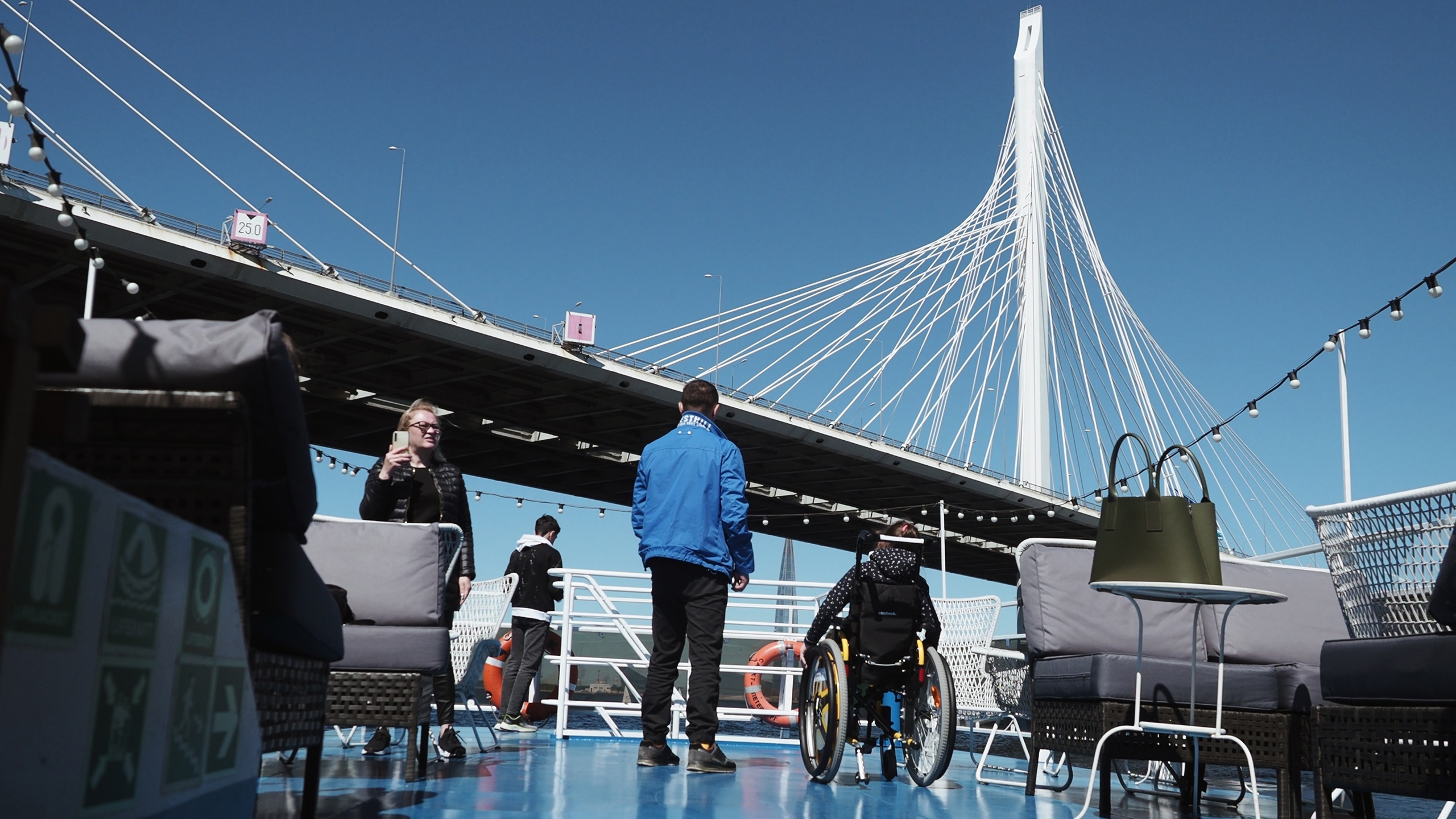 Водная прогулка для подопечных фонда