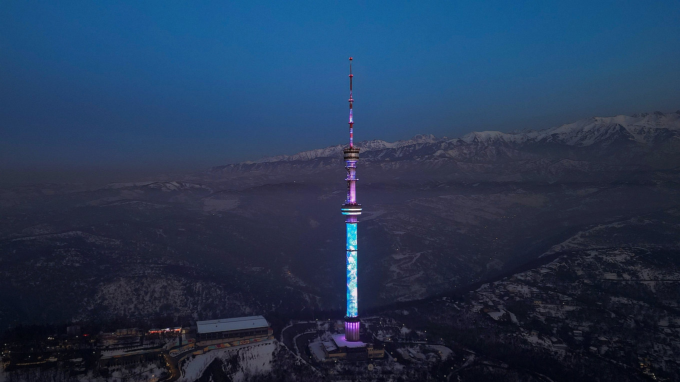 Медиафасад на башне Коктобе в Алматы