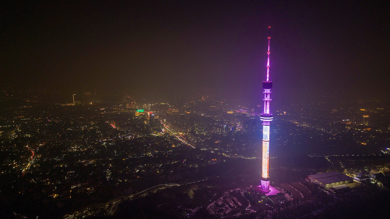 Медиафасад на башне Коктобе