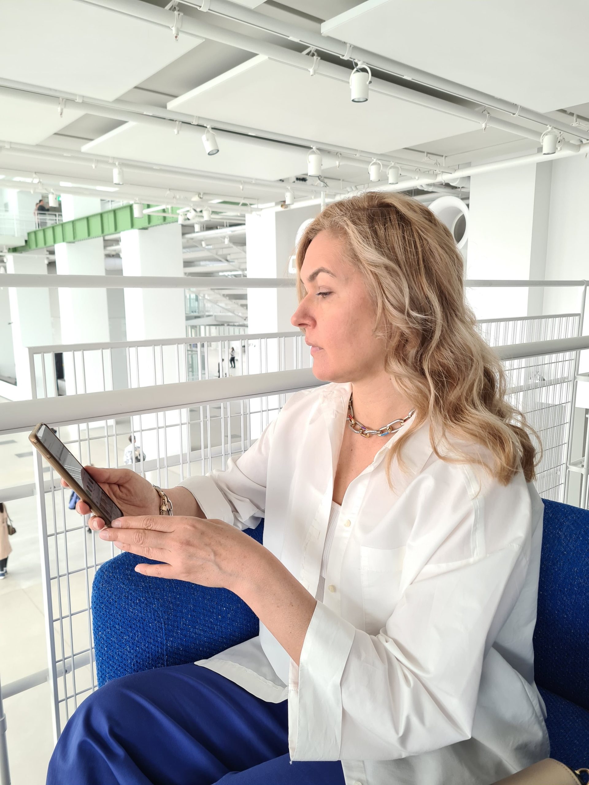 Предприниматель осваивает цифровые сервисы для изучения языка