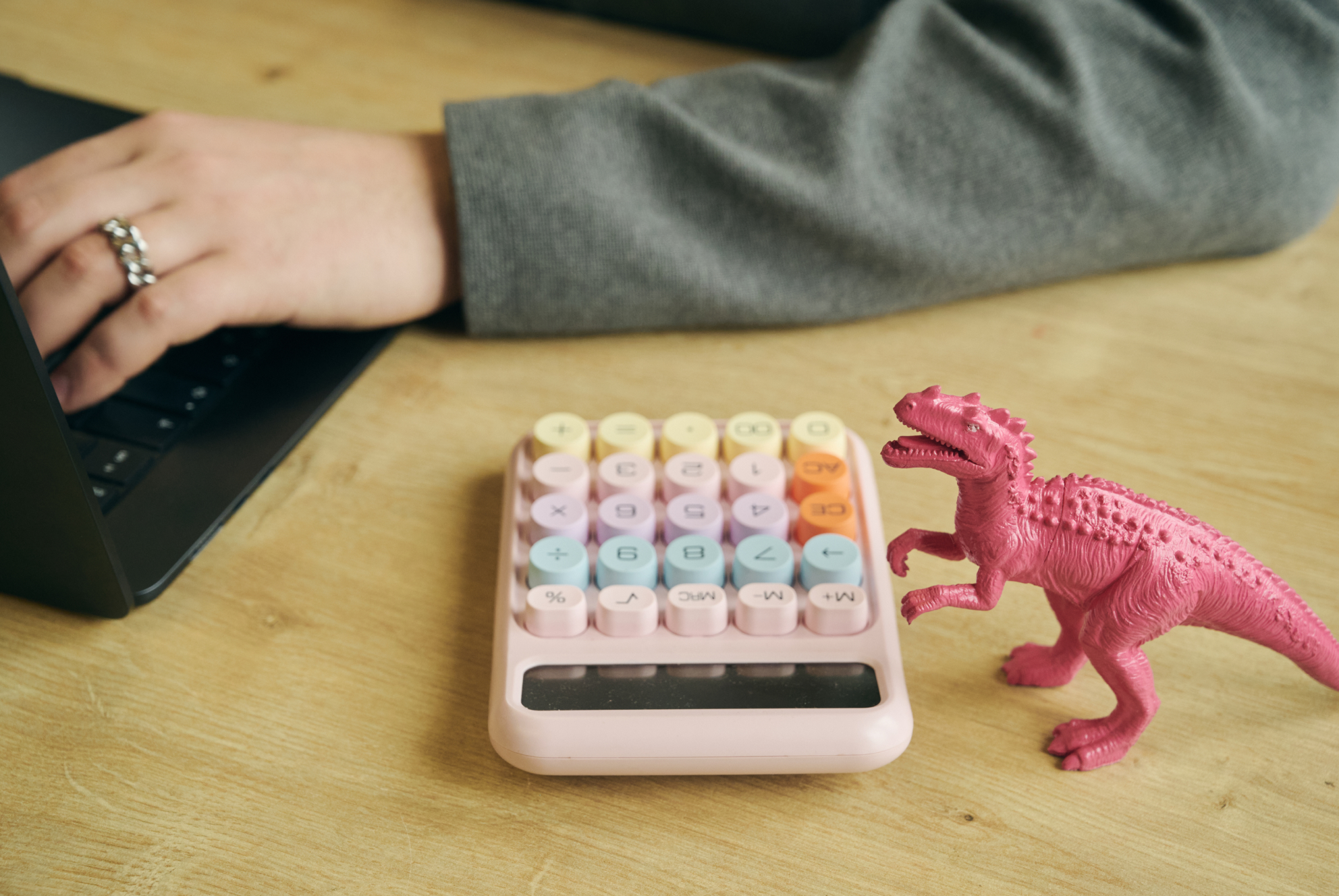 Когда мы подсвечиваем выгоду, то можем перетянуть на свою сторону тех, кто изначально с недоверием смотрел на трансформацию