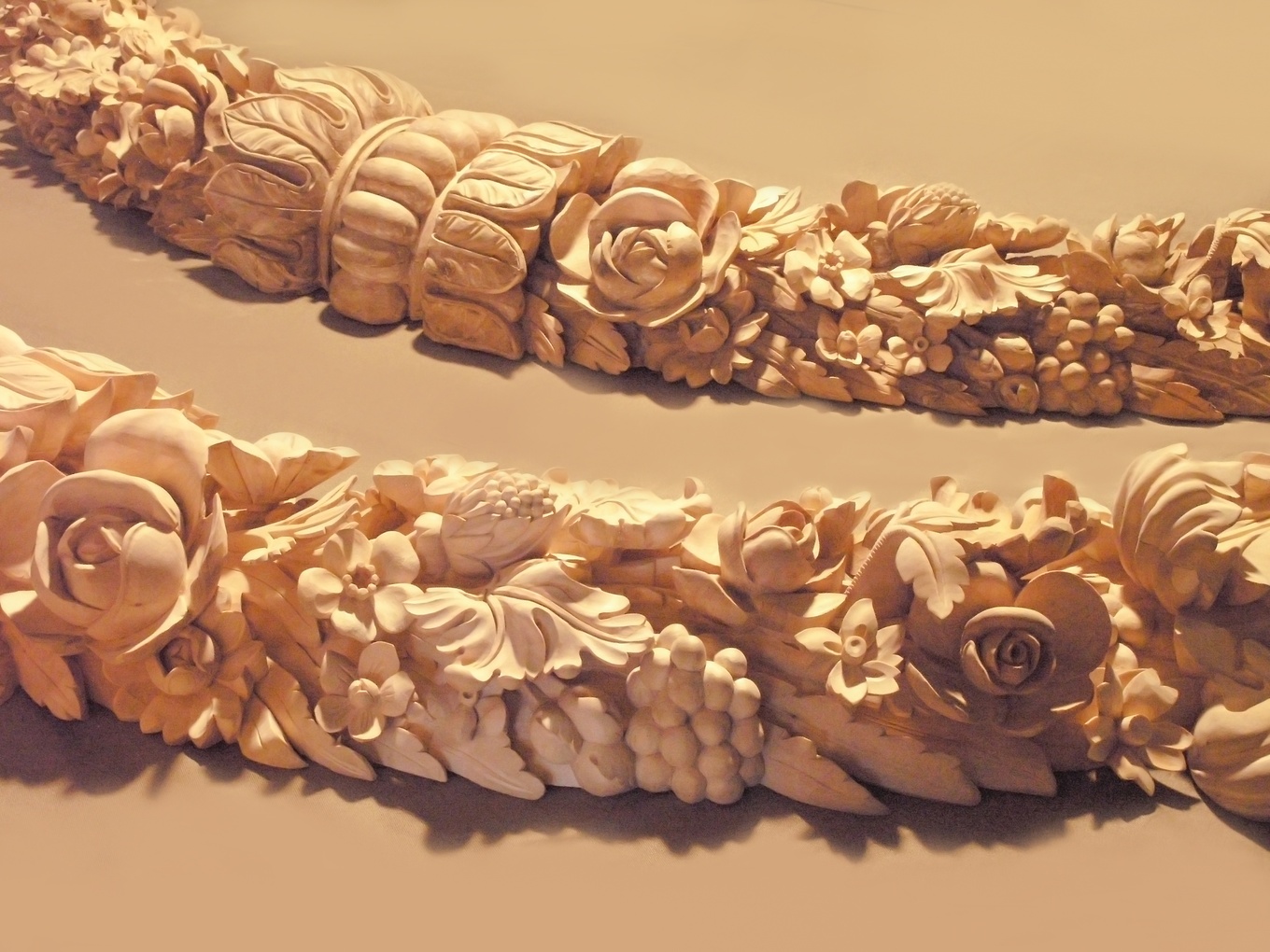 Резной декор в форме цветов