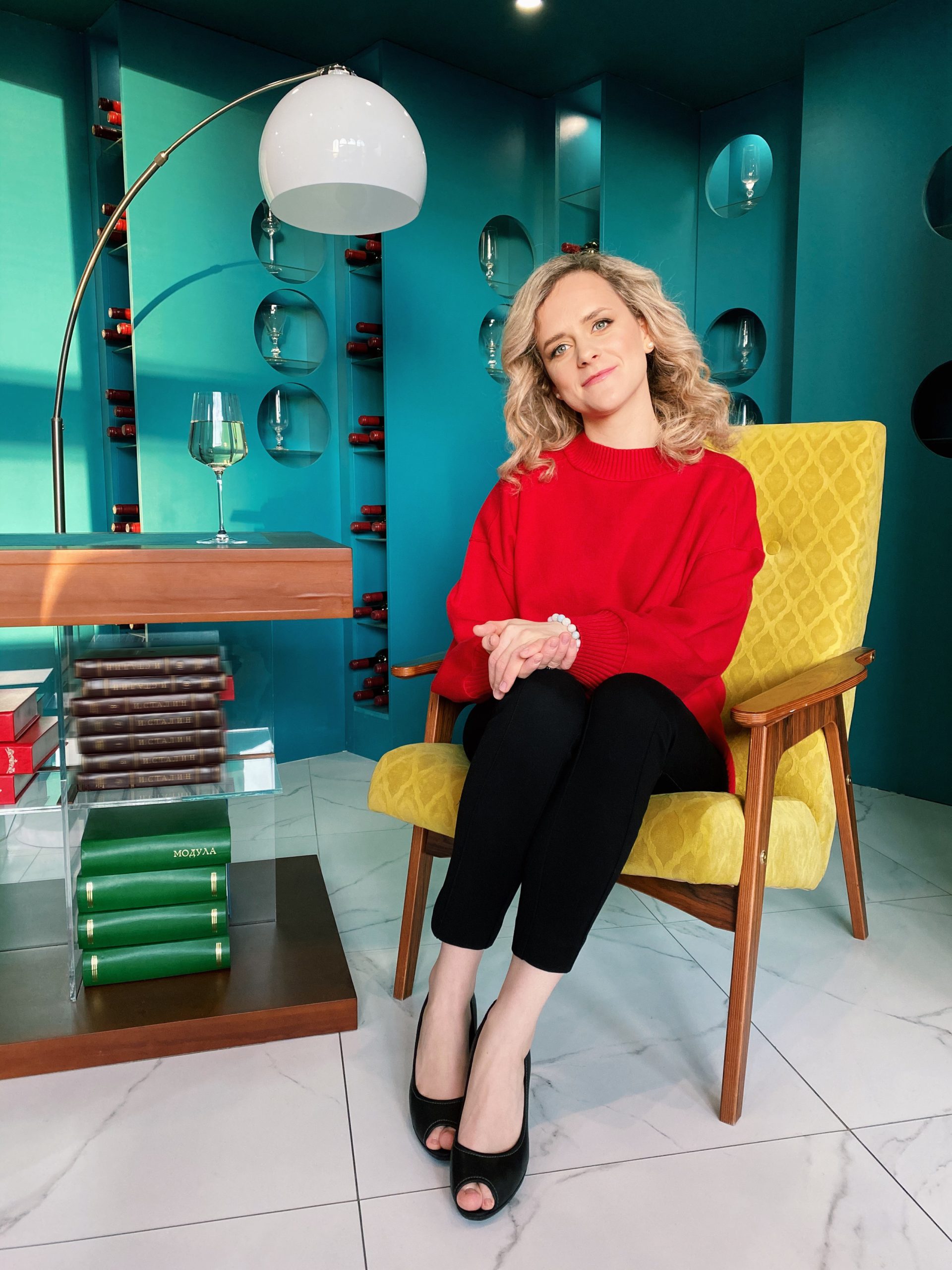 Руководитель выражает признание заслуг сотрудника, используя эмоциональный интеллект