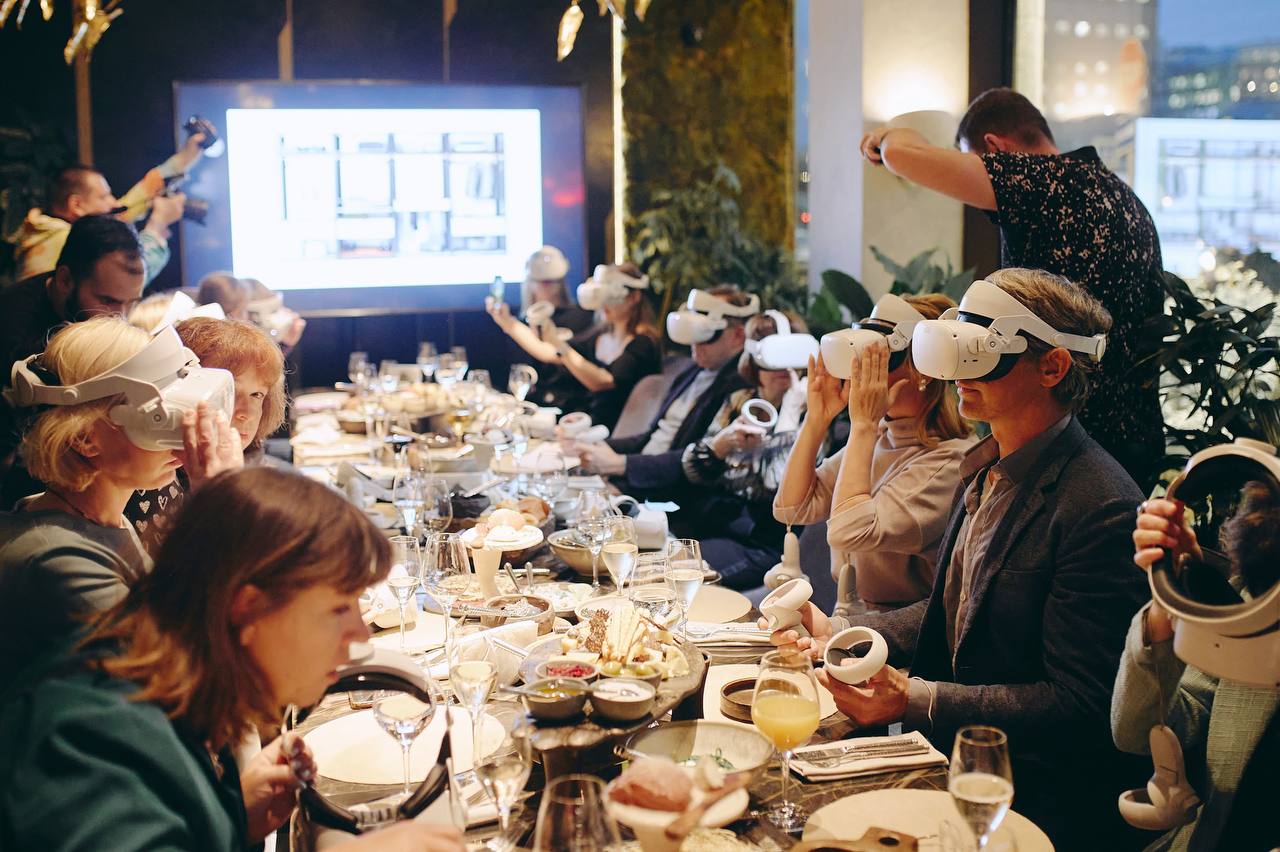 Фото с пресс-ланча для журналистов с VR-шлемами