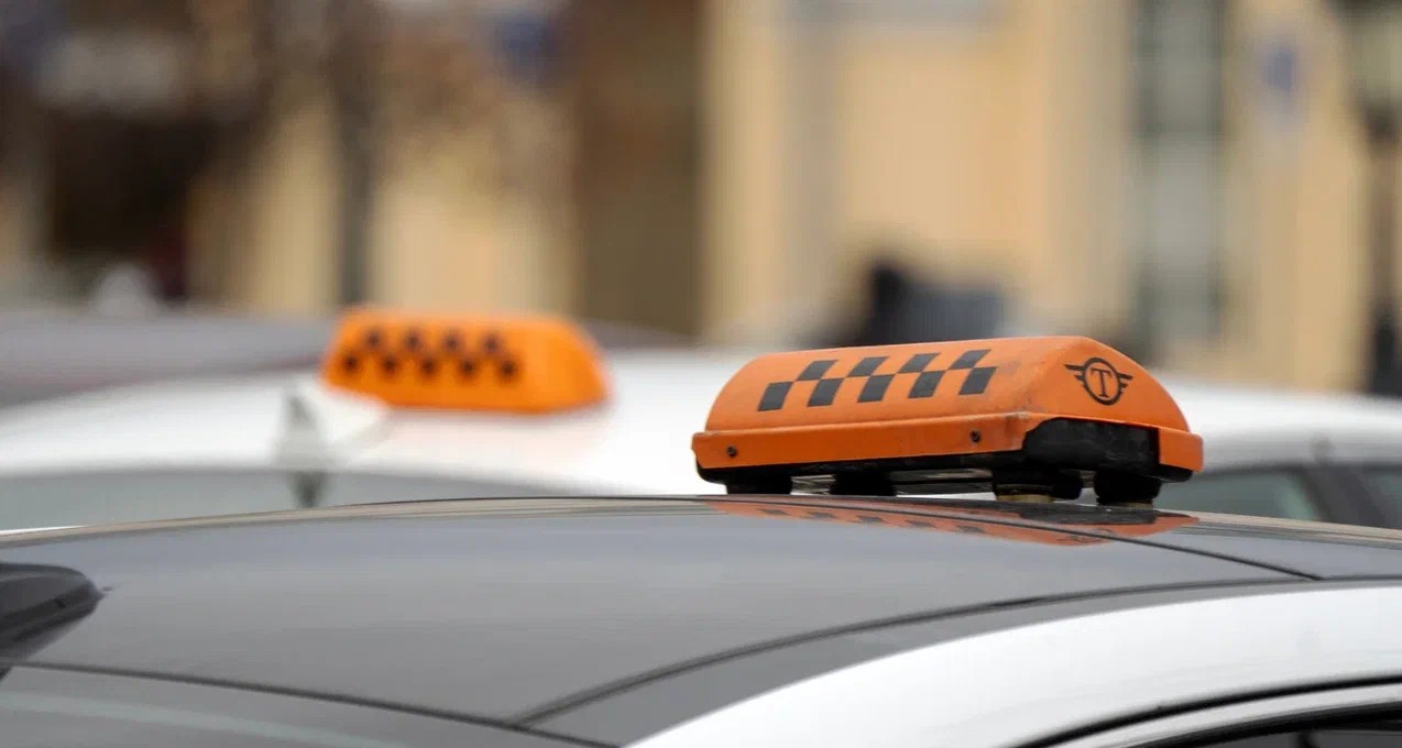 Таксистам повысили штрафы за перевозку детей без автокресел