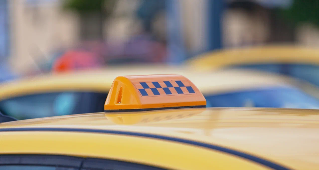 Таксопарки просят распространить на них региональные льготы для самозанятых