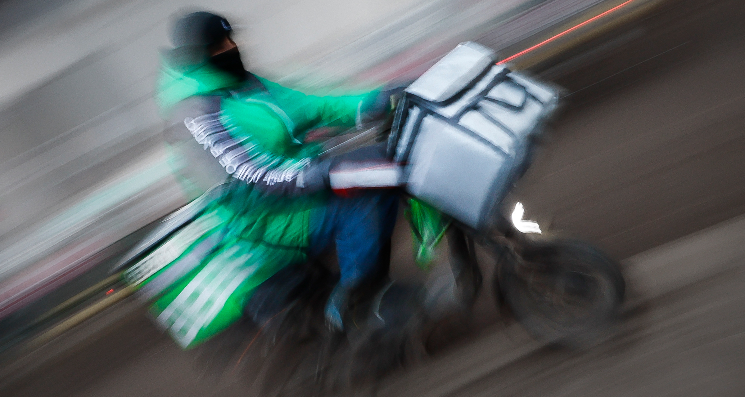 В Петербурге введут особые требования к работе курьеров