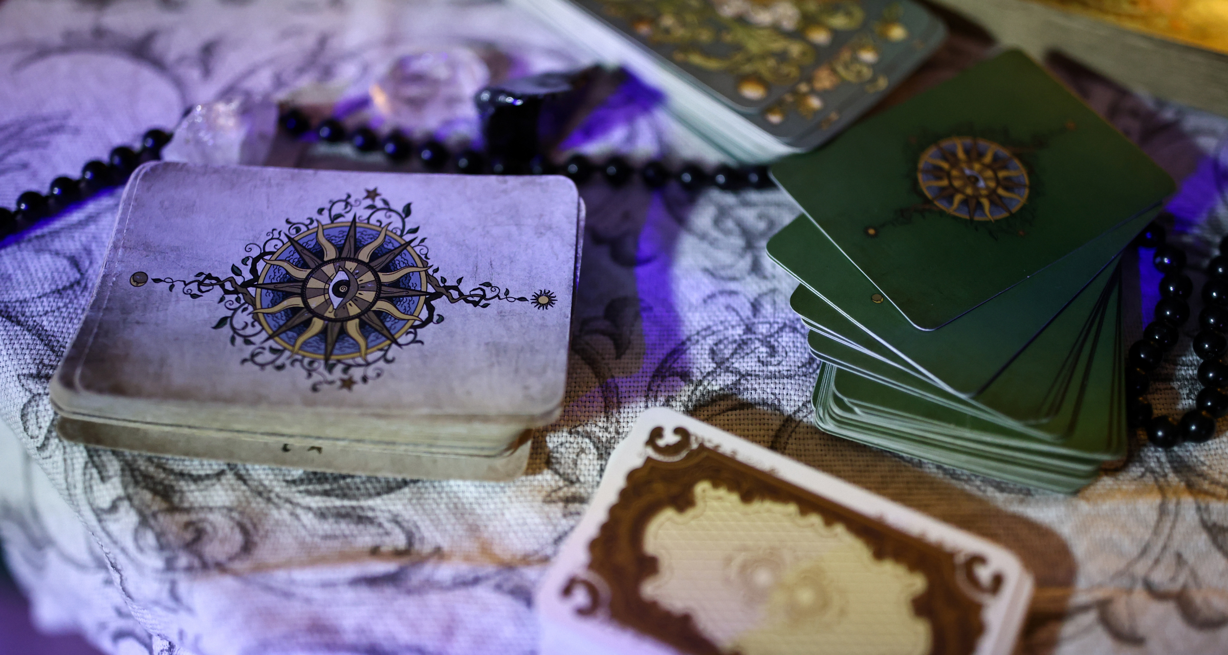 В Госдуму внесли законопроект о запрете рекламы эзотерических услуг