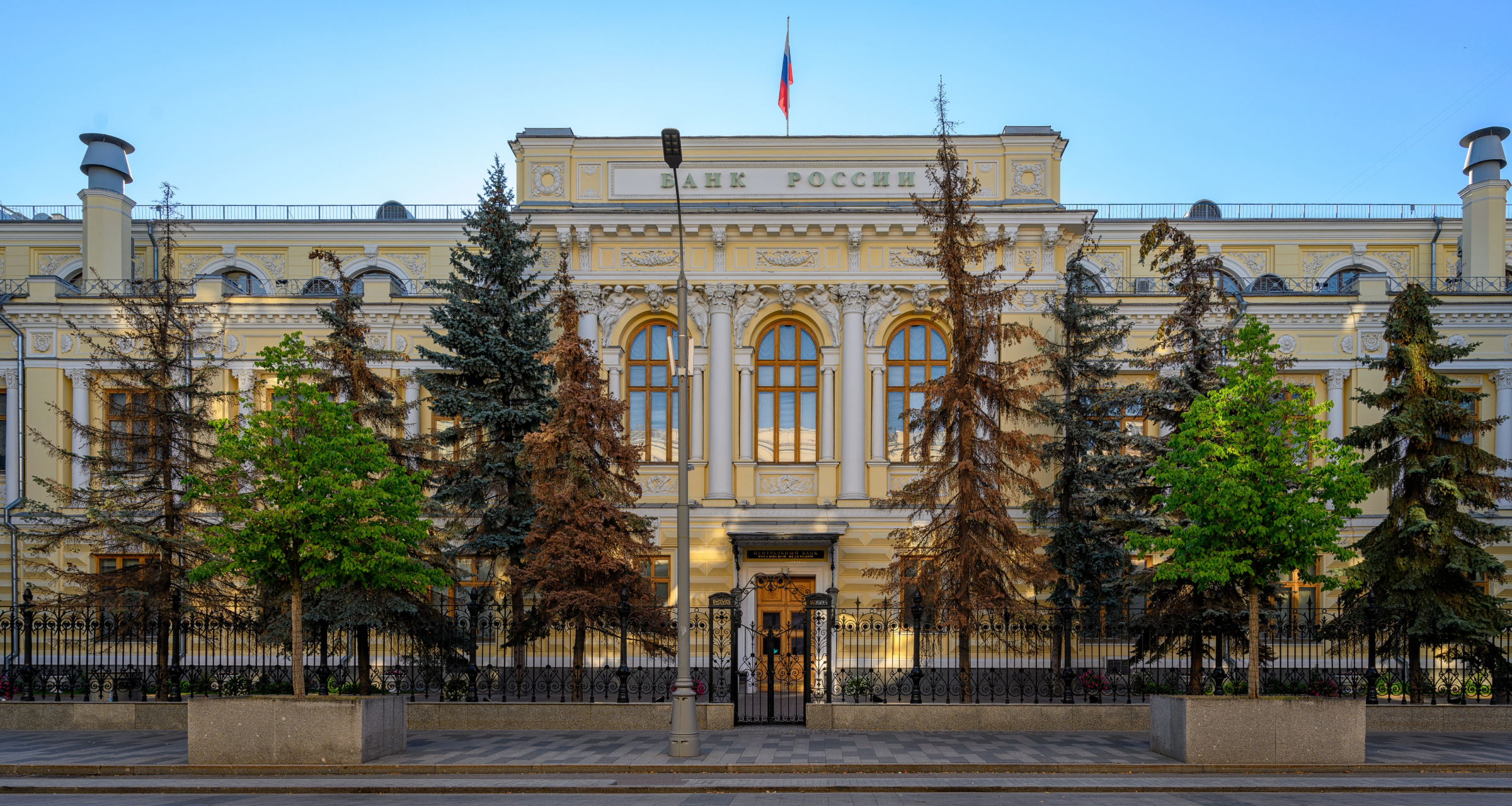 ЦБ установил курс доллара ниже 80 ₽ впервые с мая 2023 года