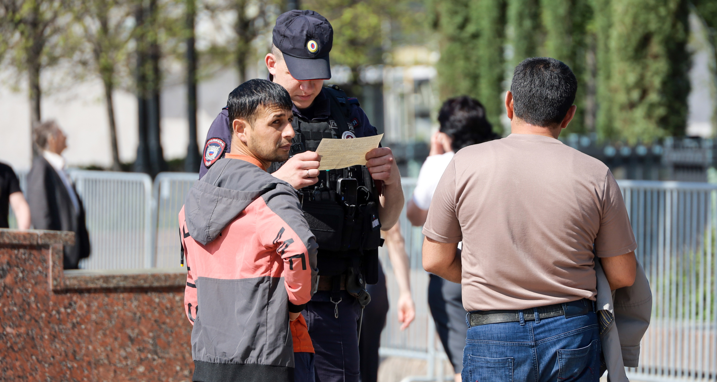 Для регистрации мигрантов в Москве начнут использовать приложение «Амина»