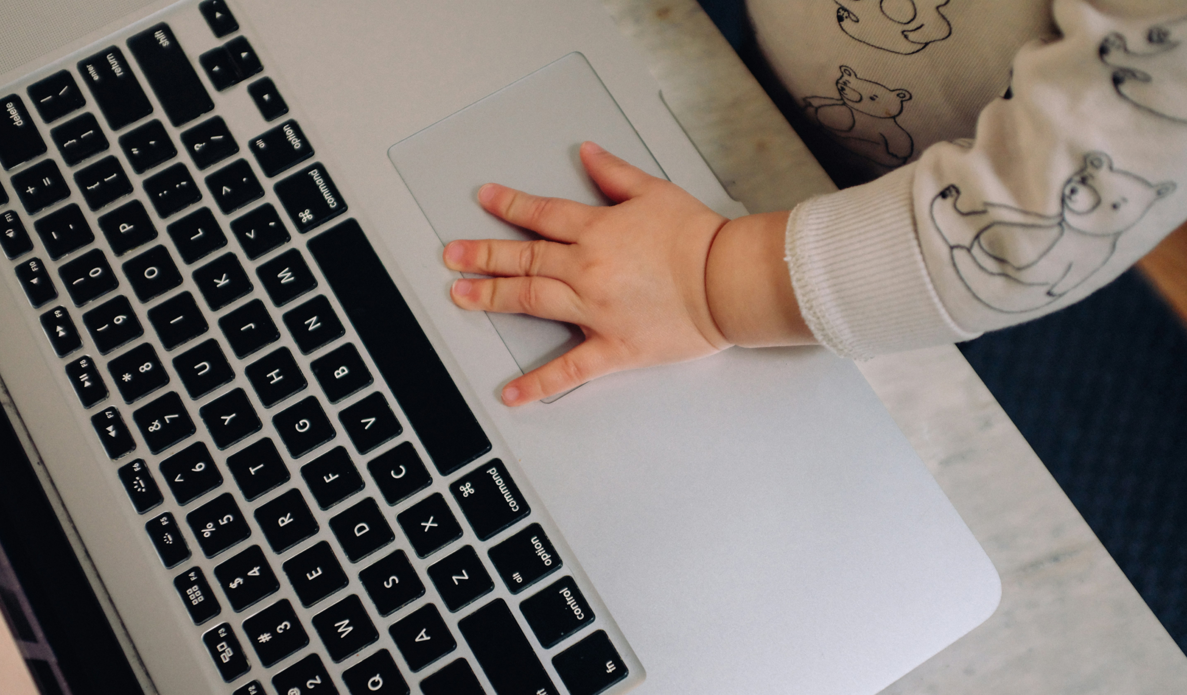 Менее половины российских компаний дополнительно поддерживают сотрудниц в декрете