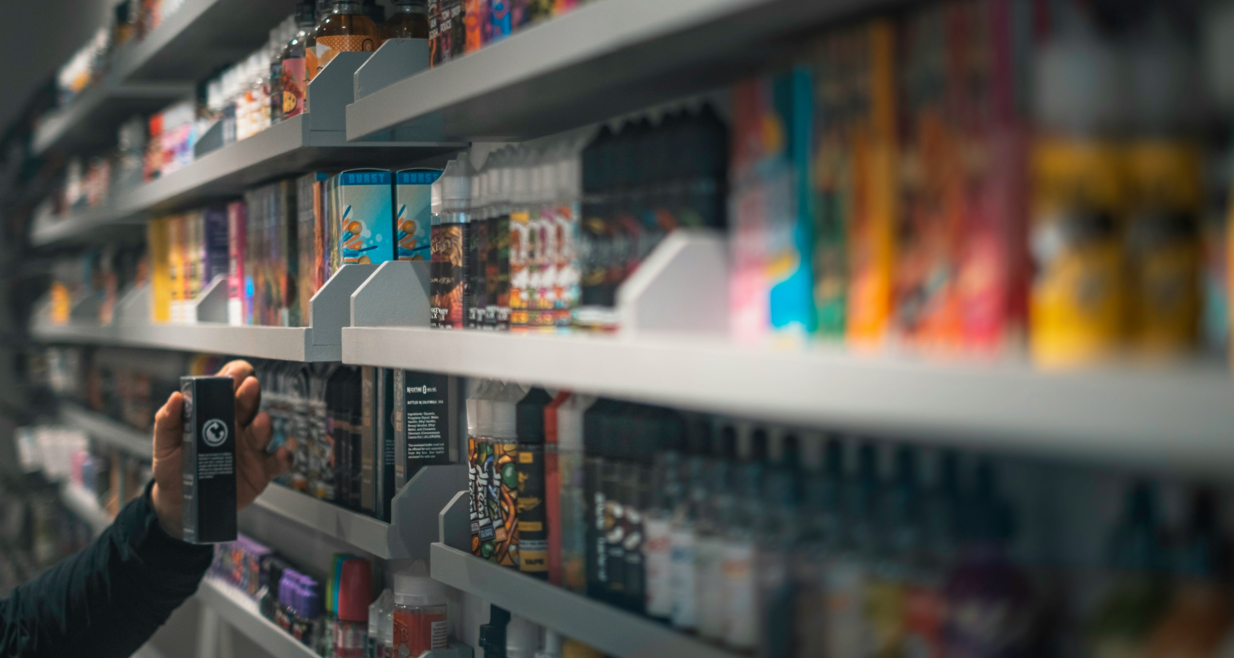 В российском регионе планируют полностью запретить продажу вейпов