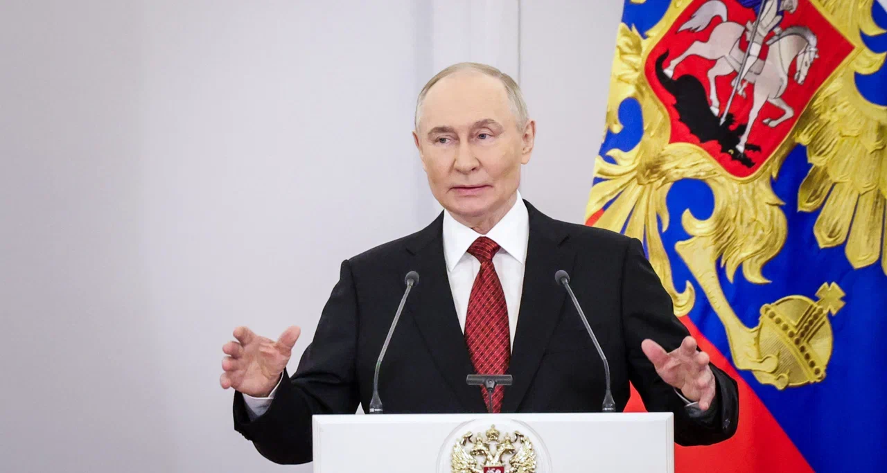 Путин поручил упростить бизнесу переход между налоговыми режимами