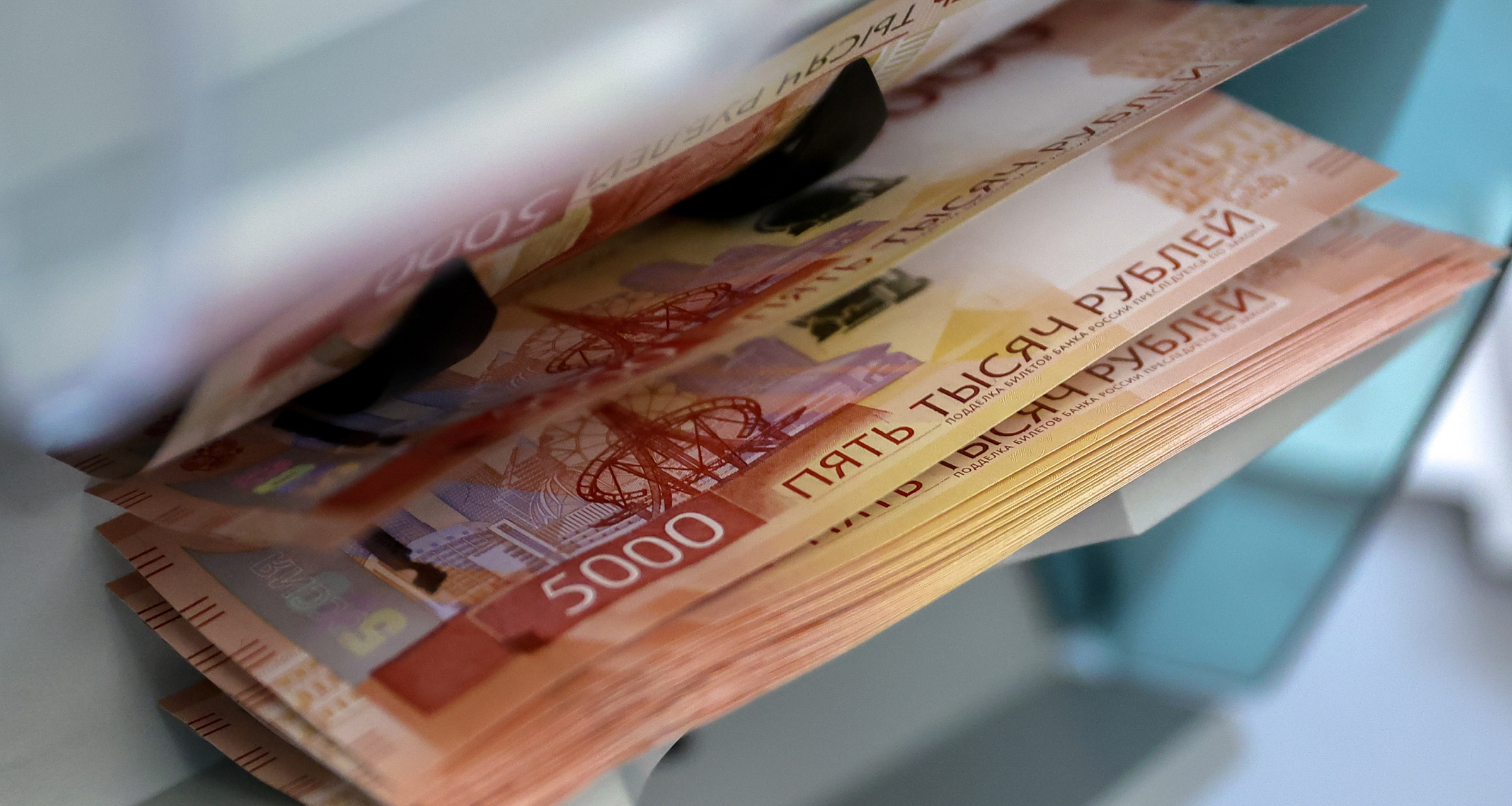 Зарплаты автослесарей в России взлетели до 400 000 ₽