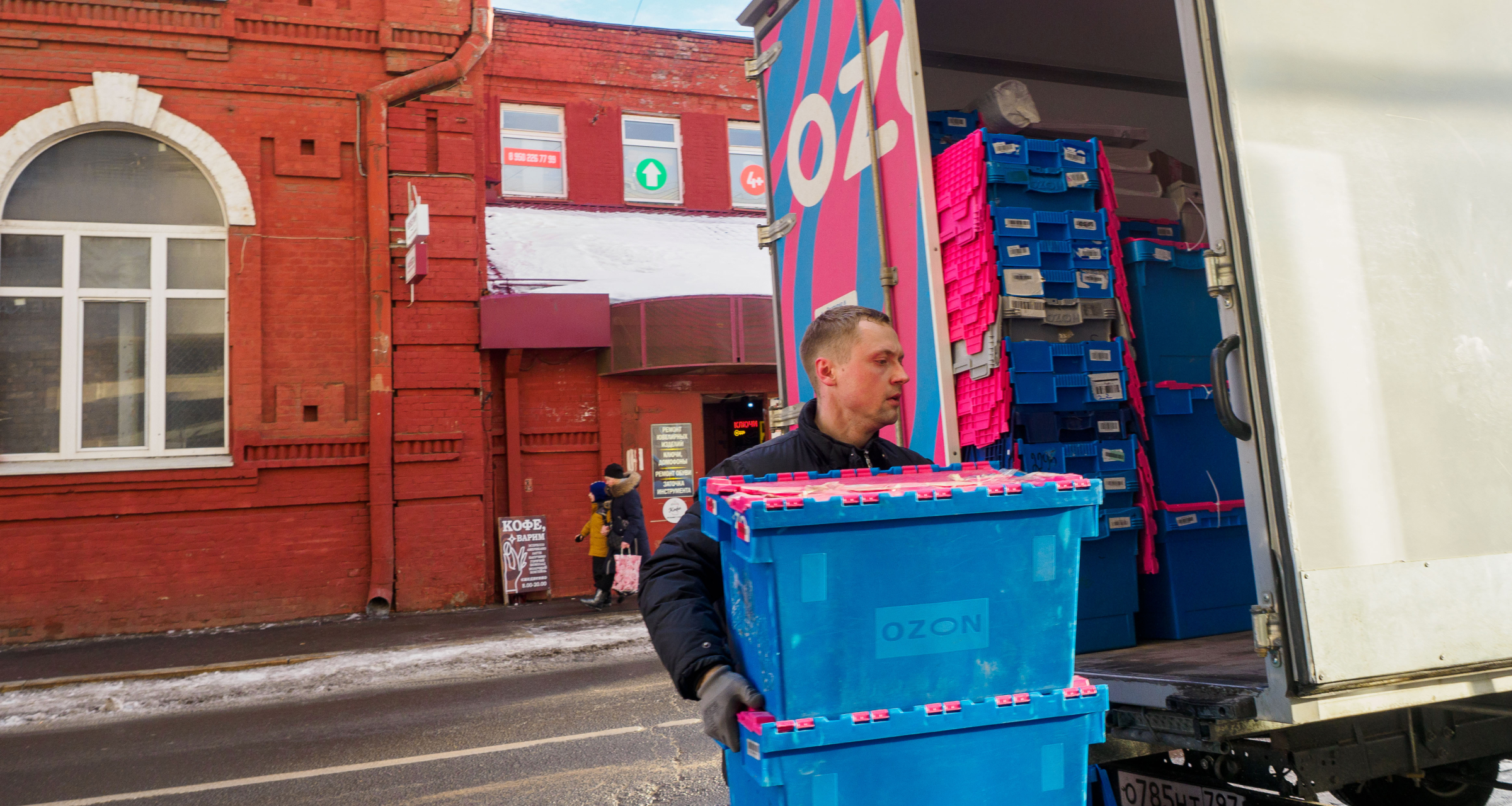 Ozon опубликовал график работы на FBO в новогодние праздники