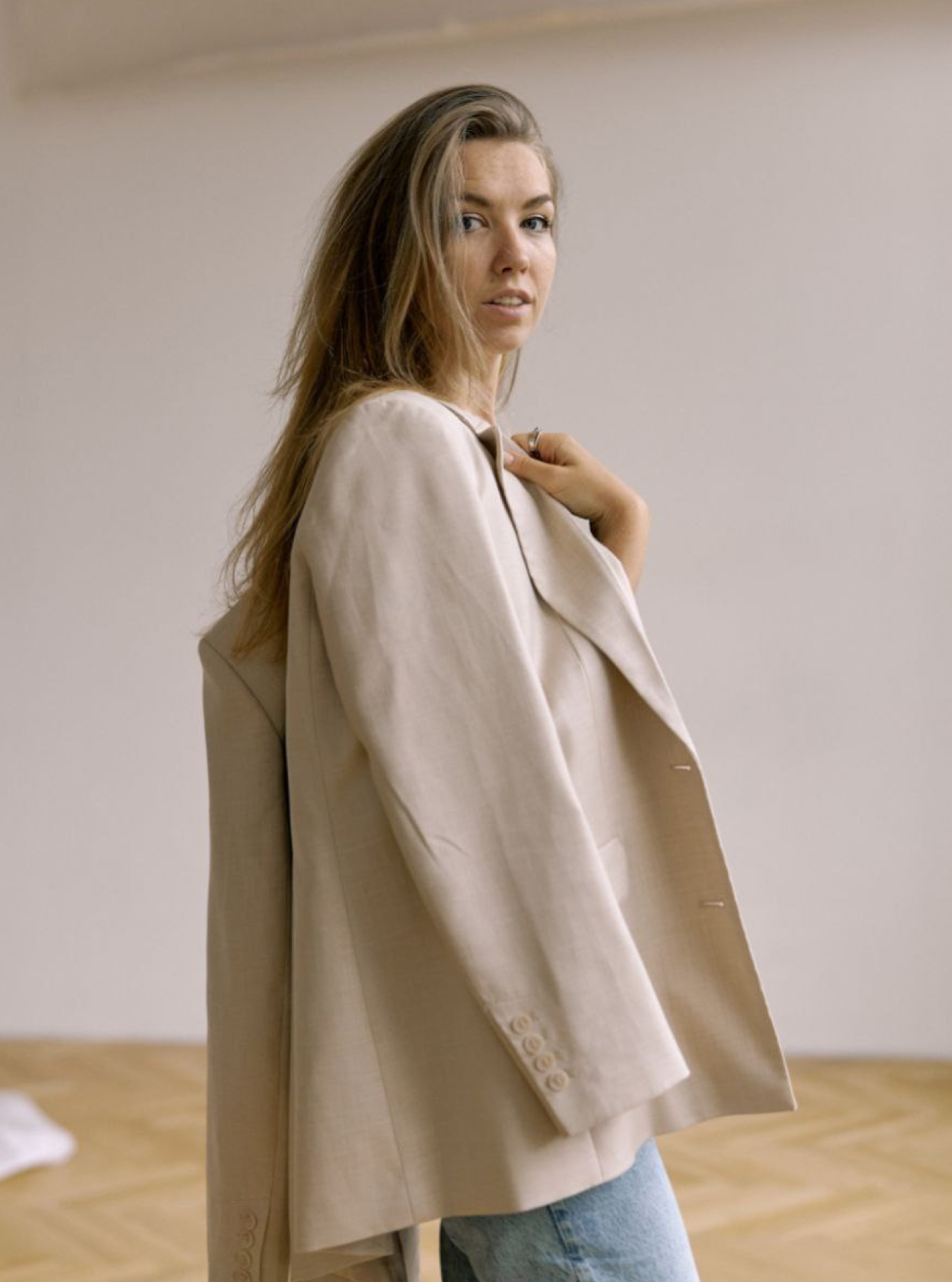 Марина Фролова — владелица магазина интерьерных наклеек «Липучка»