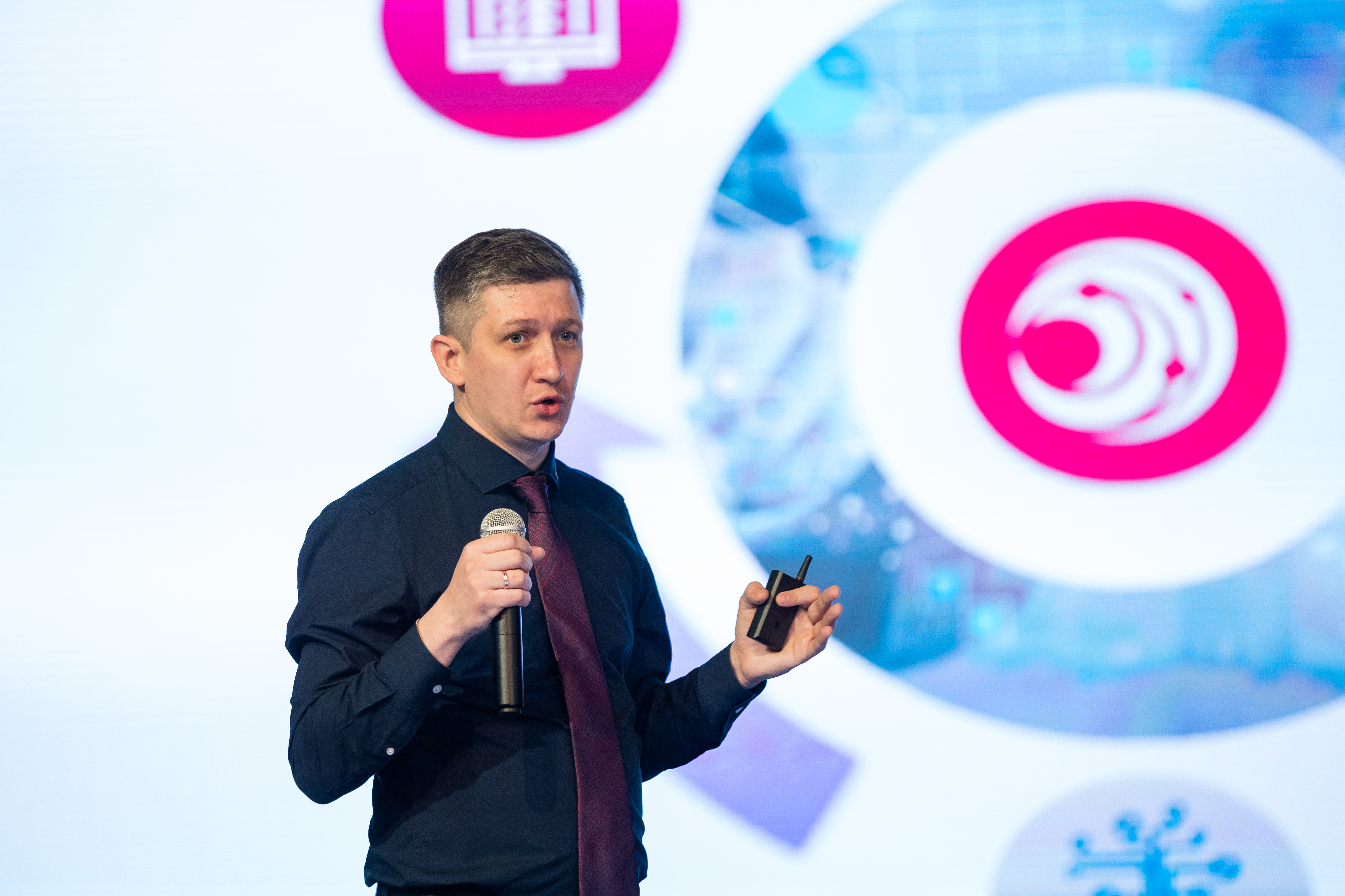 Виталий Попов, директор департамента реализации инфраструктурных проектов «Софтлайн Решения», в ходе дискуссии