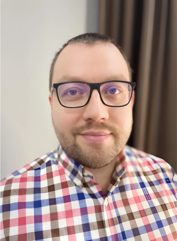 Антон Харламов