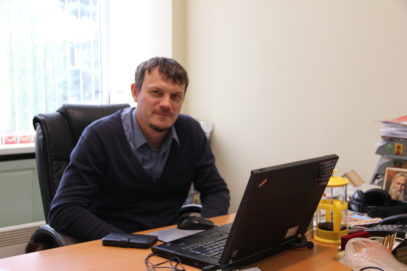 Руководитель компании за работой