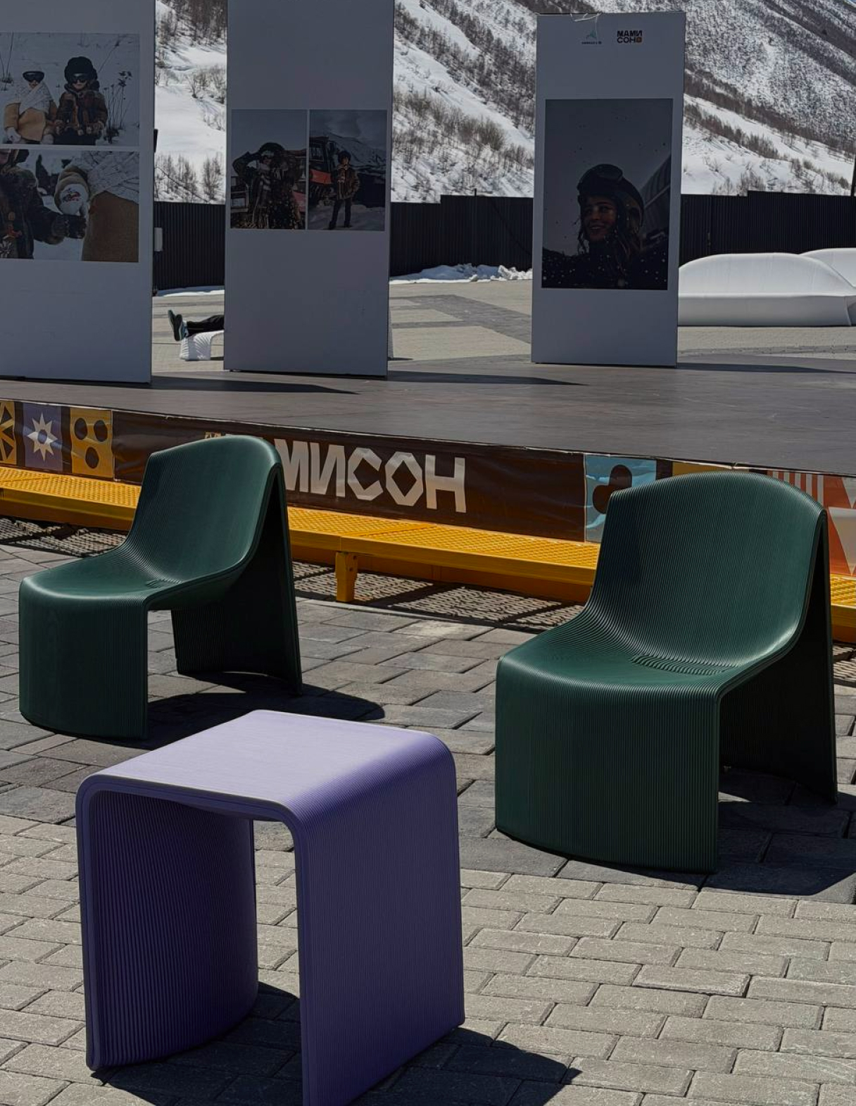 Напечатанная на 3D-принтере мебель Urbis by Eburet на курорте «Мамисон»