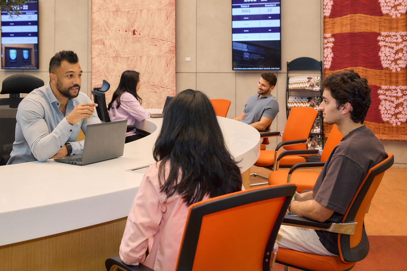 Деловая встреча в Дубае для обсуждения рабочих вопросов