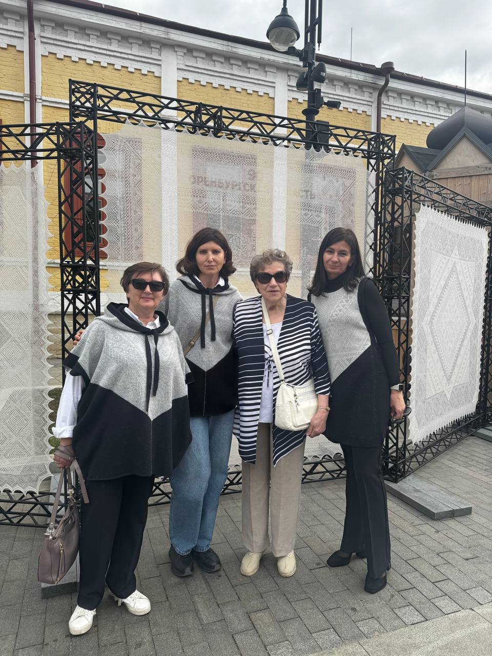 Мастерицы Фабрики оренбургских пуховых платков