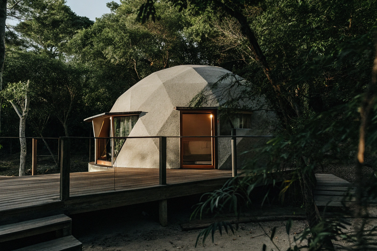 Сферический дом в лесу