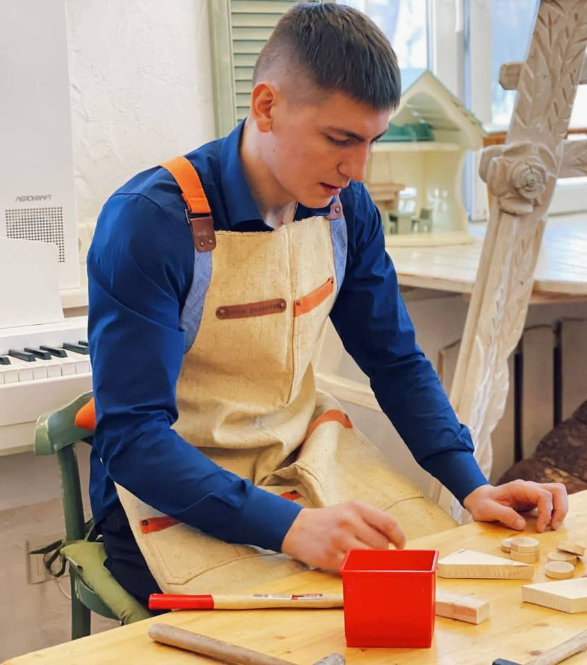 Фотография со времён работы Димы в детском саду