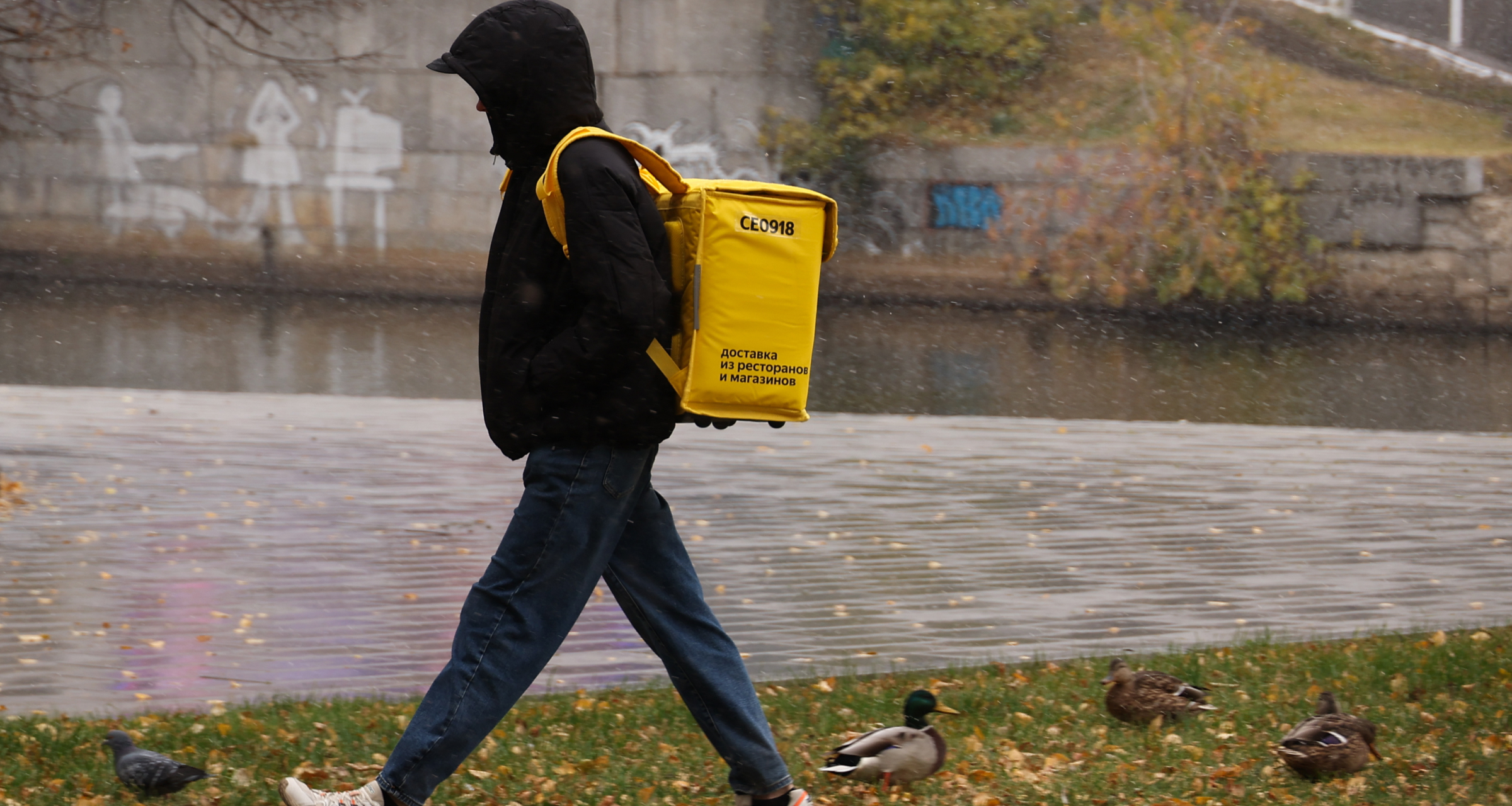 Доставка стала обеспечивать более четверти заказов ресторанов