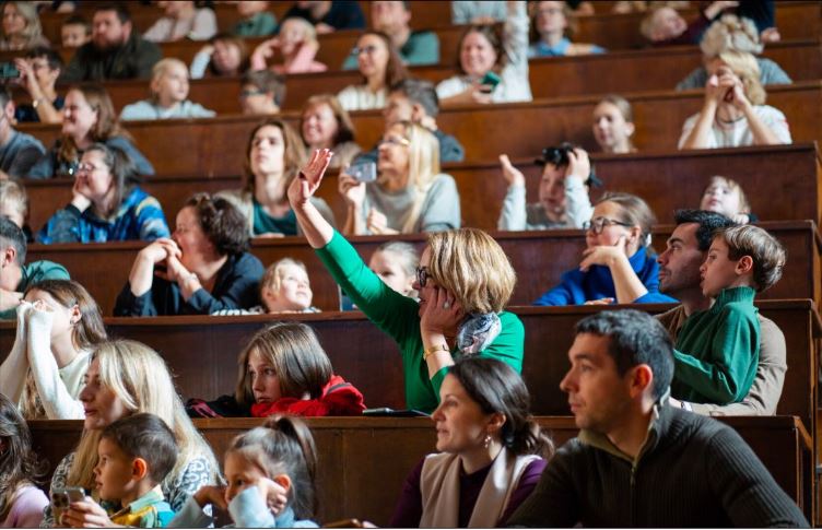 Родители участвуют в детском мероприятии