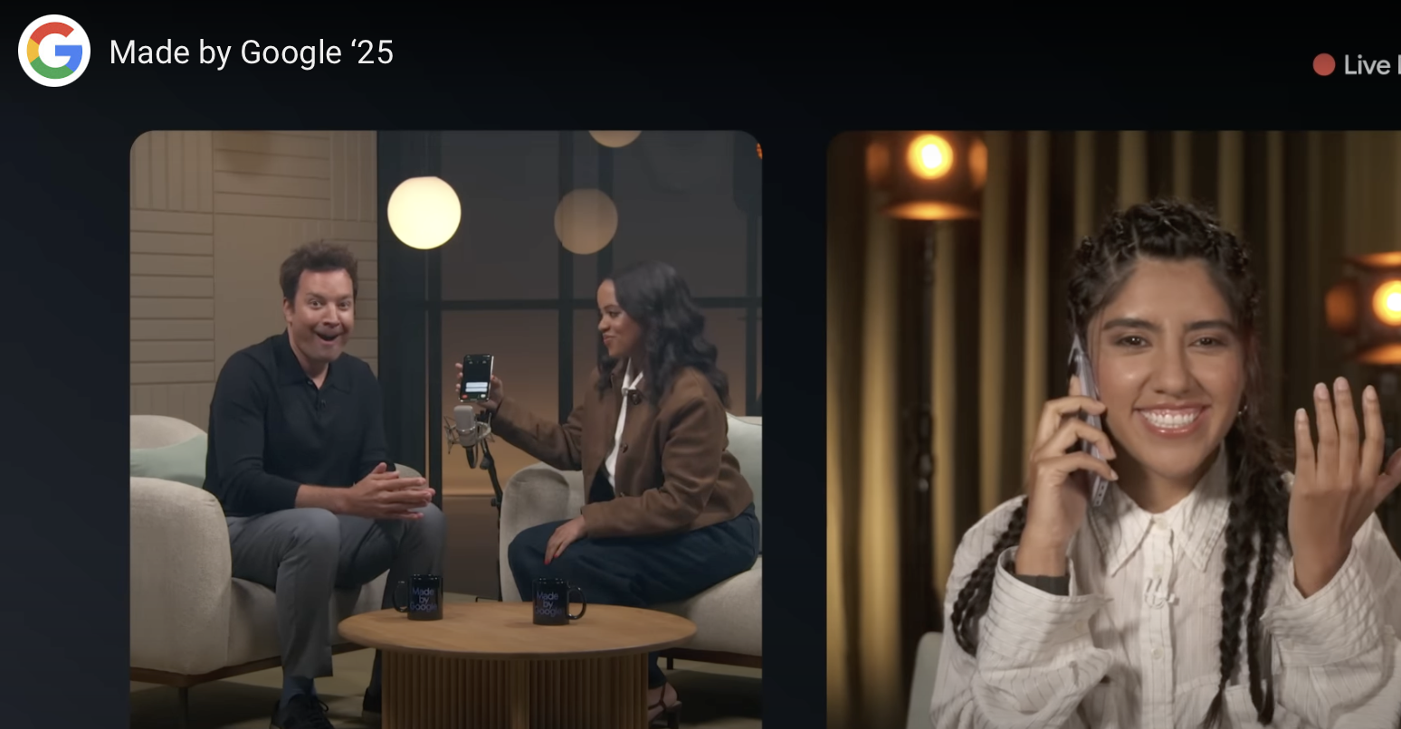 Ведущий разговаривает по видеосвязи