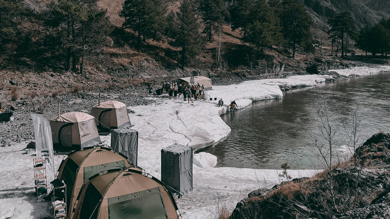 Подготовка площадки в ожидании гостей